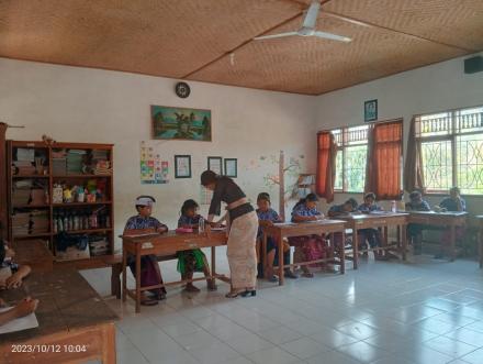 PENDAMPINGAN PENYULUH BAHASA BALI DI SDN 2 KAYUPUTIH